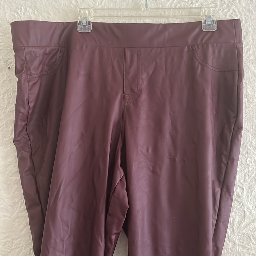 Torrid Faux Leather Maroon Oxblood Leggings Pockets 3X - Picture 4 of 9